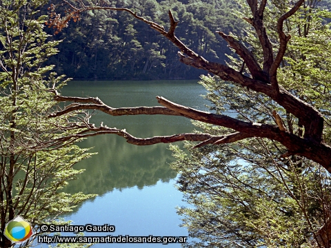 Fondo de Pantalla Lago Escondido (Santiago Gaudio)